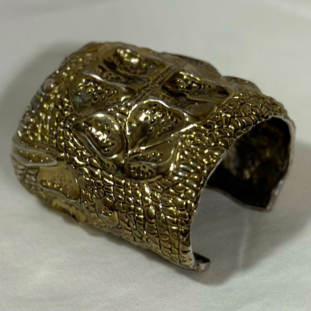 Oversized metal bracelet gator hide design. Bimba Y Lola. Dark gold/bronze toned